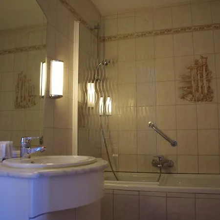 Hotel Chateau De Latour